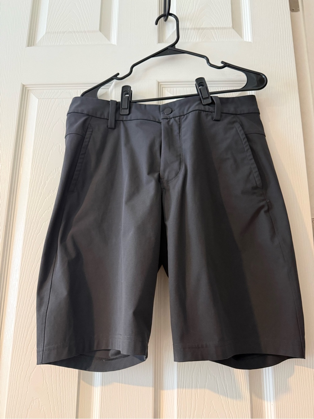lululemon athletica Men's Flat Front Performance Shorts - Black - 34 - 9”